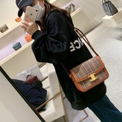 셀린느 최신상 트라이엄프백 미듐 187363