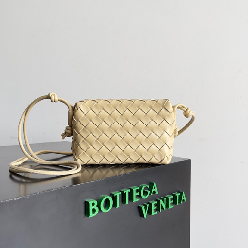 보테가 미니 루프 카메라 백 723547-4