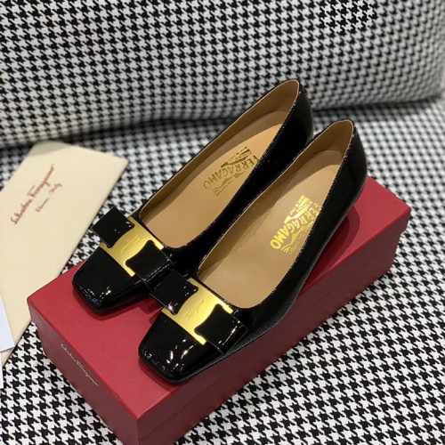 페레가모 신상 로퍼 F38098 에나멜 블랙