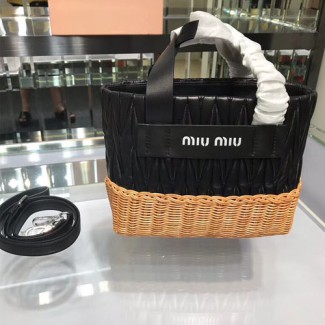 미우미우 마틀라세 나파 위커백 5BA076 블랙