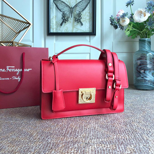 페레가모 간치오 미디엄 플랩백 21G179 레드