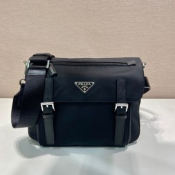 프라다 삼각 로고 나일론 크로스백 2VD071