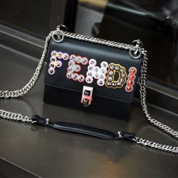 펜디 18S/S 스몰 칸 아이 미니백 8M0384 블랙