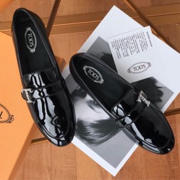 토즈 신상 로퍼 TS659331 에나멜 블랙