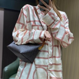 생로랑 르 모노그램 숄더백 667490