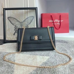 페레가모 바라 미듐 플랩백 21G462 블랙