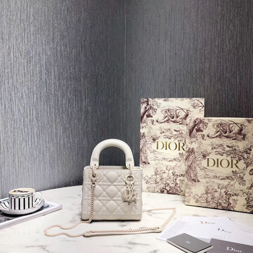 디올 울트라 매트 미니 레이디백 M0566 화이트