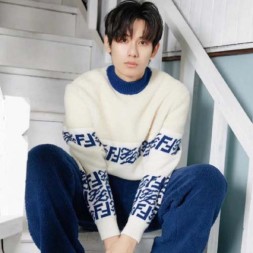 펜디 남여공용 니트 2460364-2