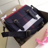 버버리 라지 가죽 트리밍 캔버스 체크 메신저백 40525681