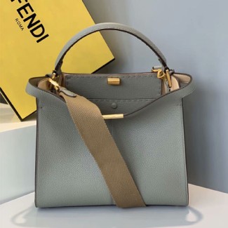 펜디 피카부 X-라이트 미디엄 8BN310 그레이