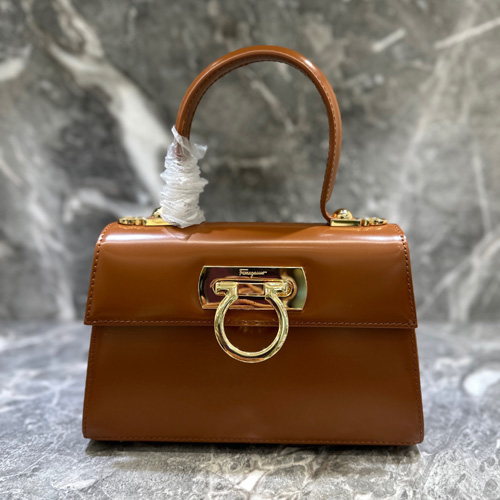 페라가모 아이코닉 탑 핸들 212958 카멜