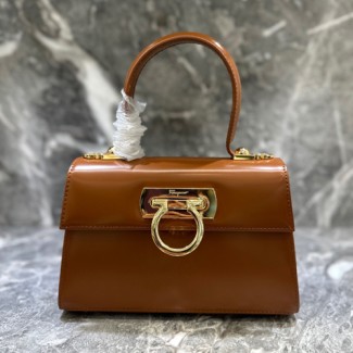 페라가모 아이코닉 탑 핸들 212958 카멜