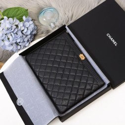 샤넬 캐비어 미듐 보이 클러치백 A31530 블랙 금장