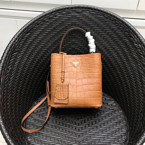 프라다 악어무늬 더블백 1BA212 브라운