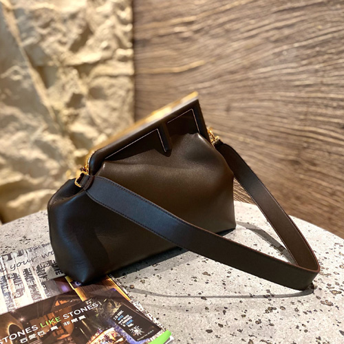 펜디 퍼스트 미디엄 클러치백 숄더백 8BP127 갈색