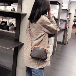 셀린느 트리오페 카메라백 191522