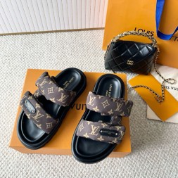 루이비통 여성용 슬리퍼  M0581-3