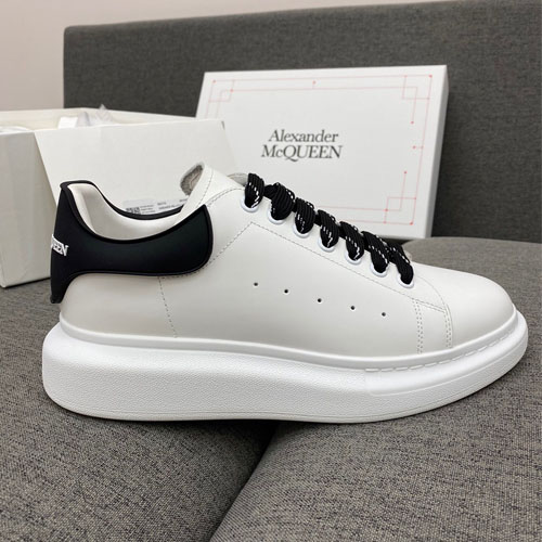 알렉산더 맥퀸  남여공용 스니커즈 586419