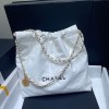 샤넬 22백 미디엄 숄더백 AS3261 화이트 블랙로고