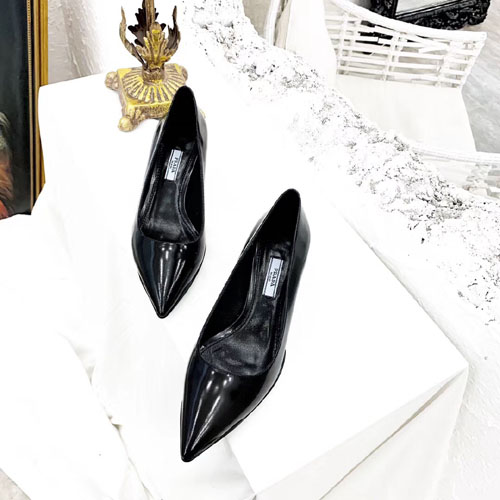 프라다 여성용 신상 펌프스  F0681 블랙