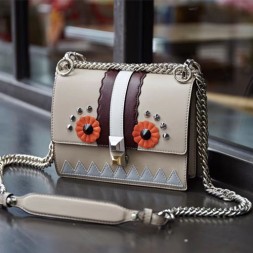 펜디 18S/S 스몰 칸 아이 미니백 8M0385 그레이