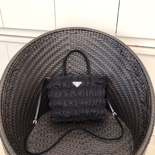 프라다 나일론 셔링 토트백  1BG321 블랙