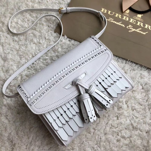 버버리 브로그 프린지 디테일 가죽 크로스 바디백 40642681 화이트