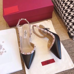 발렌티노 락스터드 슬링백 펌프스 SW2S0H14 블랙 무광