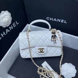 샤넬 뉴미니 탑핸들 플랩백 참 장식 AS2431 화이트