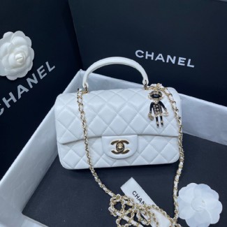 샤넬 뉴미니 탑핸들 플랩백 참 장식 AS2431 화이트