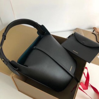 버버리 신상 스몰 가죽 버킷 백 40729311 블랙