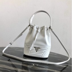 프라다 신상 가죽 버킷백 1BH038 화이트