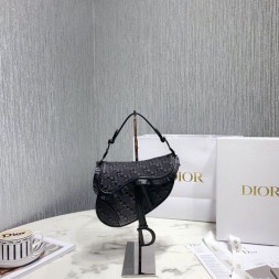 디올 브레이드 가죽 프린지를 더한  미니 새들백 M0447 블랙