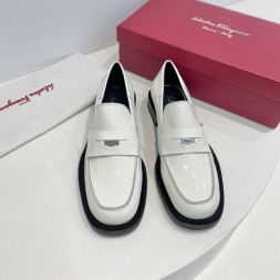 페레가모 여성 로퍼 F38130 화이트