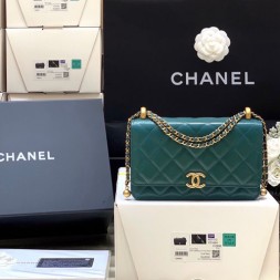 샤넬 클래식 카프스킨 체인 WOC AP2289 블루