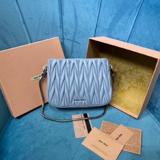 미우미우 새씨 마틀라쎄 숄더백 5BA020 블루