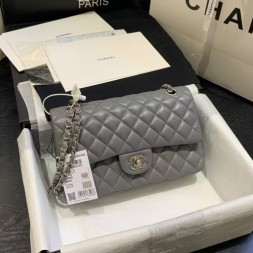 샤넬 클래식 미듐 점보백 A1112 램스킨 그레이 은장