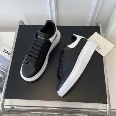 알렉산더 맥퀸  남여공용 스니커즈  586433-1