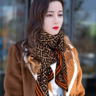 펜디 신상 스카프 FD70227