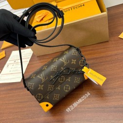 [VVIP] 루이비통 스티머 웨어러블 월릿 M82534