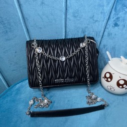 미우미우 마테라쎄 나파 가죽 미니 백 5BP065 블랙