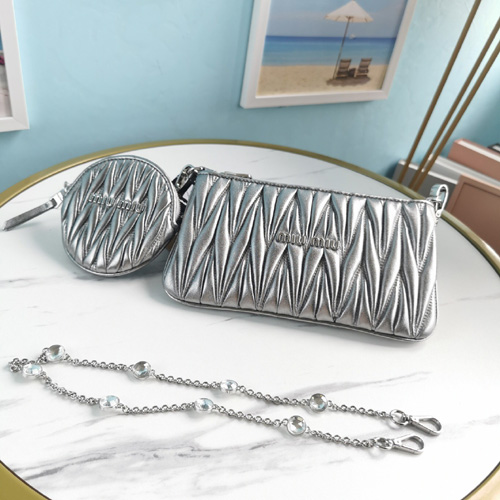 미우미우 샤인 마테라쎄 숄더백 5BH190 실버