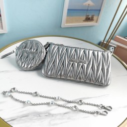 미우미우 샤인 마테라쎄 숄더백 5BH190 실버