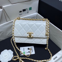 샤넬 골드볼 스몰 플랩 체인백 AP2615 카프스킨 화이트