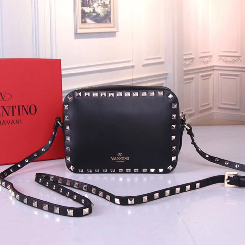 발렌티노 스몰 사이즈 락스터드 크로스 바디 백 RW2B0809 블랙 금장