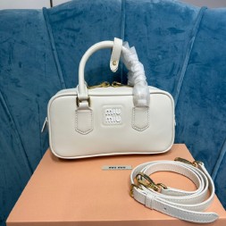 미우미우 레더 탑 핸들 백 5BB142-5