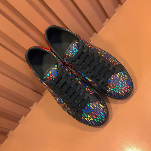 구찌 남성용 신상 스니커즈 620256