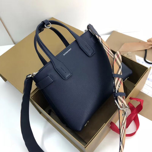 버버리 스몰 그레이니 가죽 배너 토트백 40784801 네이비