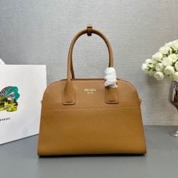 프라다 가죽 토트백 1BG538