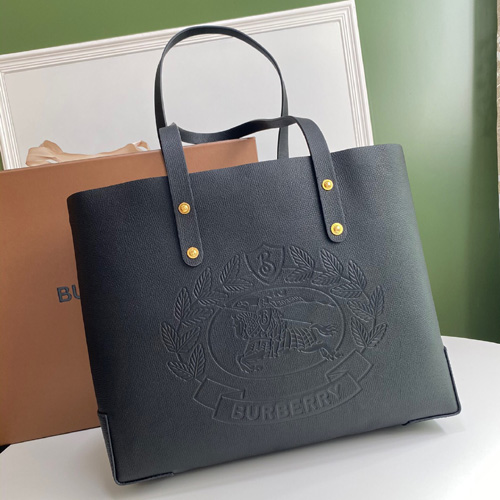 버버리 스몰 엠보싱 크레스트 가죽 토트 80066111 블랙